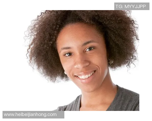 笑脸头像下的足球明星女生展现青春活力与运动魅力 笑脸头像下的足球明星女生展现青春活力与运动魅力