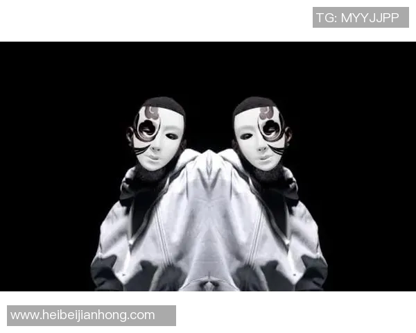 足球明星在社交媒体上分享的广告视频引发热议,展现运动与时尚的完美结合 足球明星在社交媒体上分享的广告视频引发热议,展现运动与时尚的完美结合